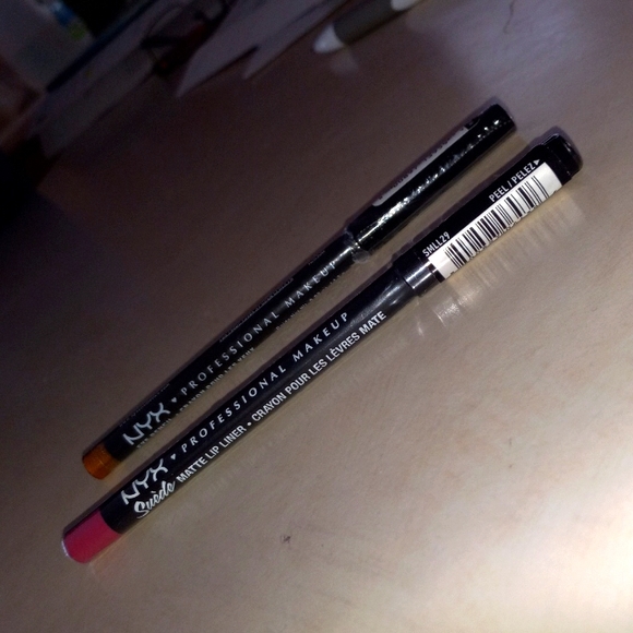 NYX Suede Lip Liner & Eye Pencil, ONE FREEw/Purchase! or $9/BOTH - Picture 1 of 3